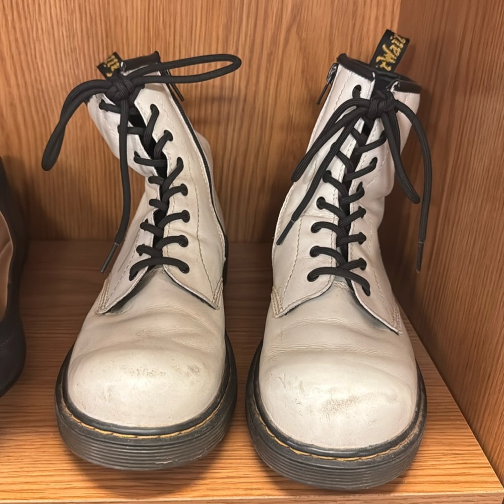 Dr Martens boots white
